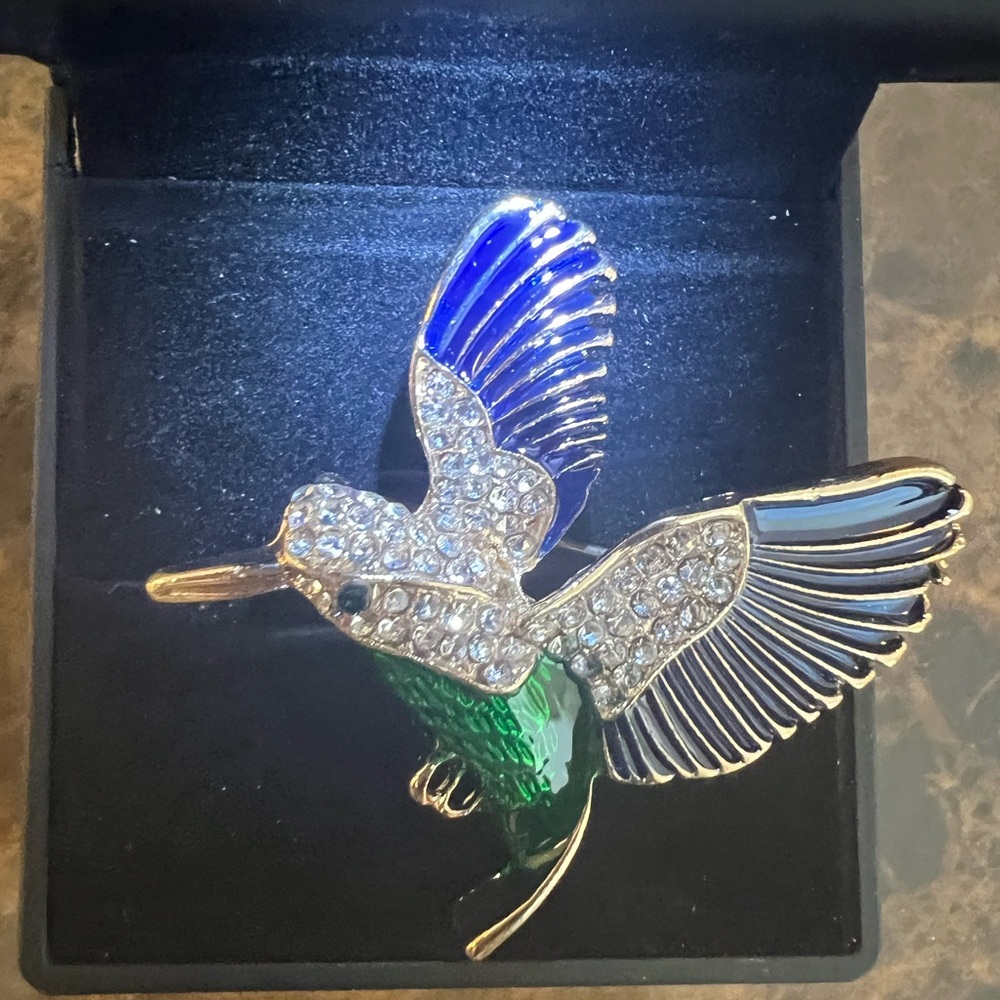NIB Elegant Hummingbird Brooch with Crystals - Picture 2 of 8